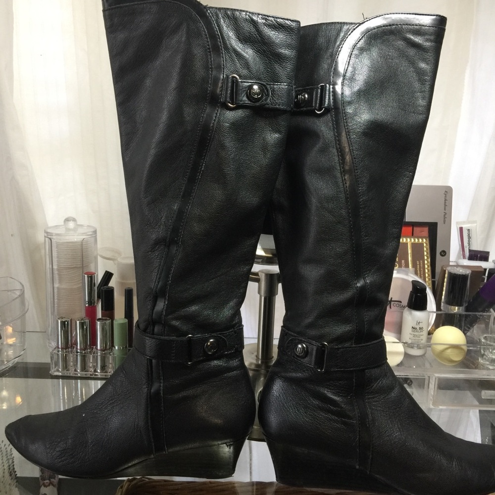 Circa Joan & David black zip knee boots w/2” heel